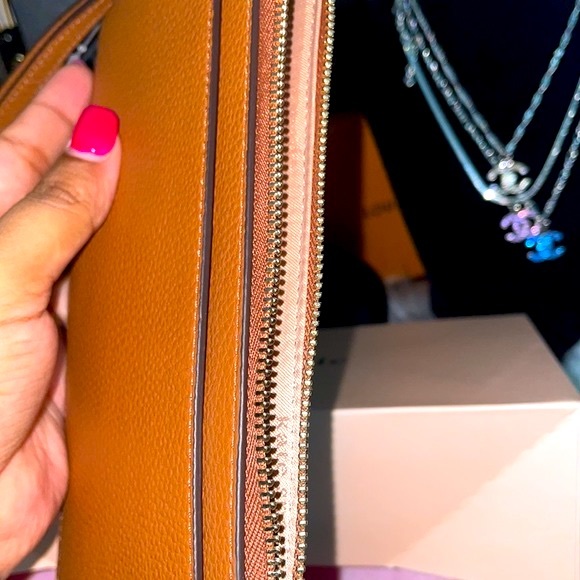 Kate Spade Wristlet Pebbled Leather - Picture 15 of 15